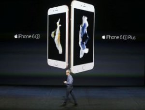 Apple CEO Tim Cook introduces the iPhone 6s and iPhone 6sPlus during an Apple media event in San Francisco, California, September 9, 2015. Reuters/Beck Diefenbach